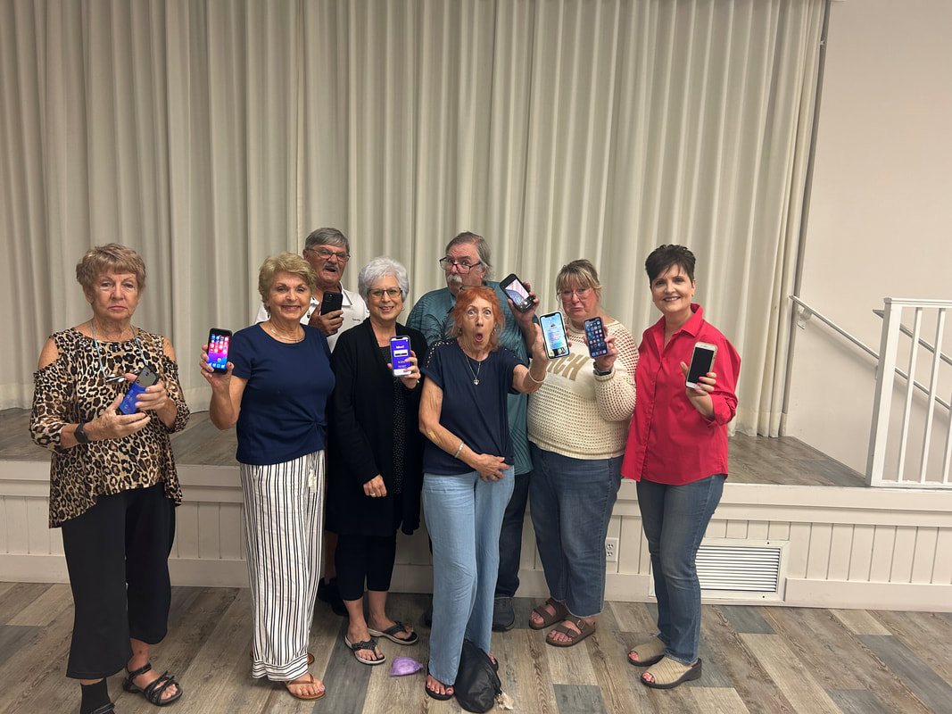 Seniors at the Rainberry Bay iPhone class